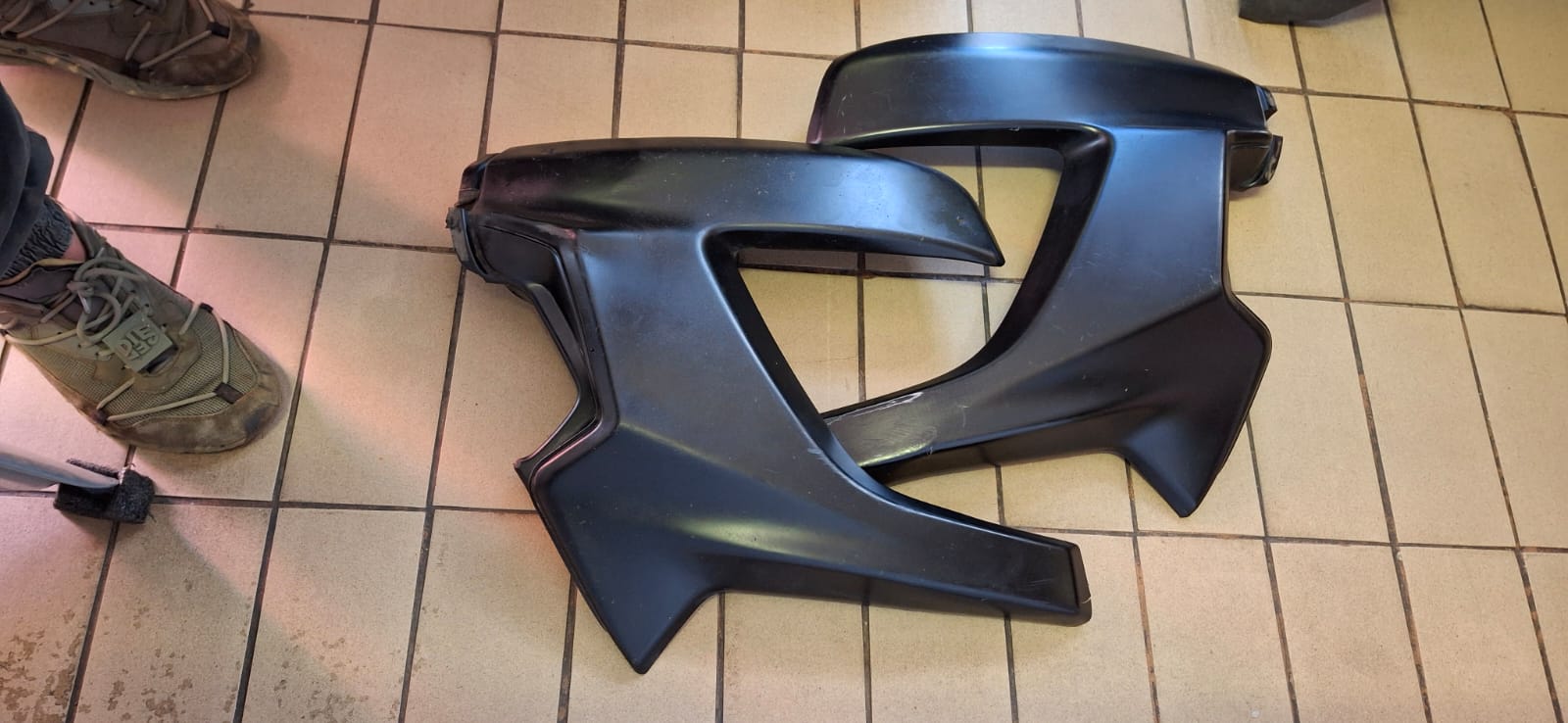 2019 ISUZU D MAX FRONT BUMPER MOULDING LEFT AND RIGHT FOR SALE IN GOOD CONDITION - Private Seller 2019 ISUZU D MAX FRONT BUMPER MOULDING LEFT AND RIGHT FOR SALE IN GOOD CONDITION - Private Seller