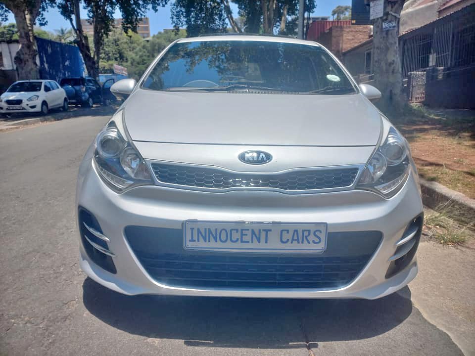 2015 KIA RIO HATCHBACK 1.4 PETROL, MANUAL, SILVER COLOR, MILEAGE 78000KMS