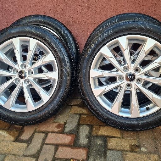 AUDI Q3 OEM 18IN MAGS AND TYRES - Private Seller AUDI Q3 OEM 18IN MAGS AND TYRES - Private Seller