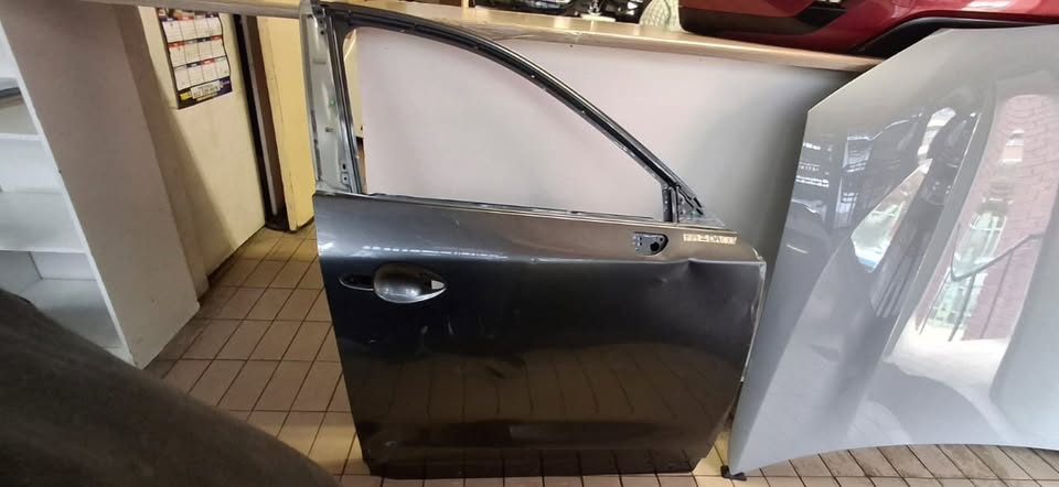 2018 MAZDA CX5 FRONT RIGHT DOOR FOR SALE - Private Seller 2018 MAZDA CX5 FRONT RIGHT DOOR FOR SALE - Private Seller