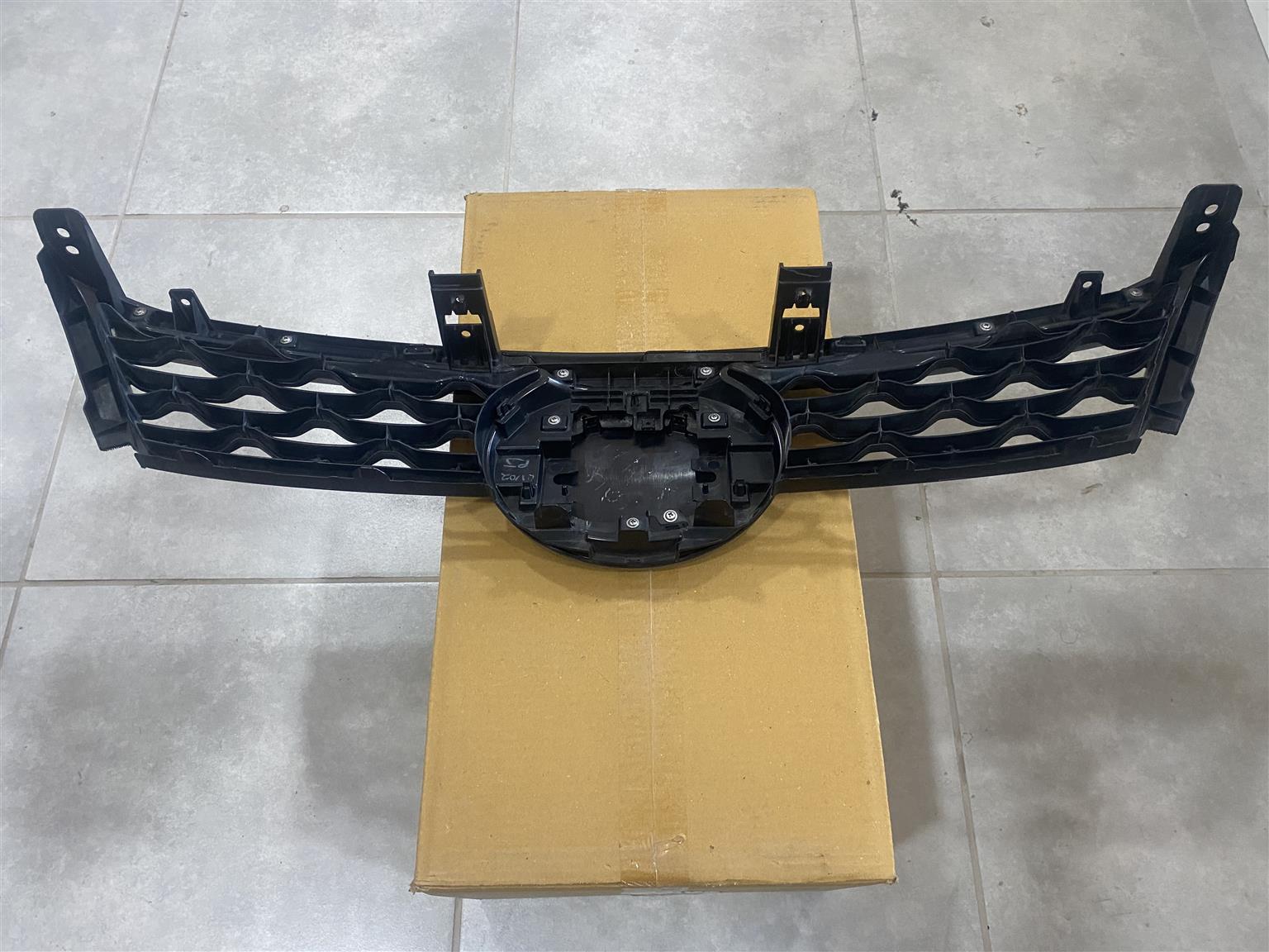 2025 TOYOTA FORTUNER RADIATOR GRILLE FOR SALE. IN PRISTINE CONDITION - Private Seller