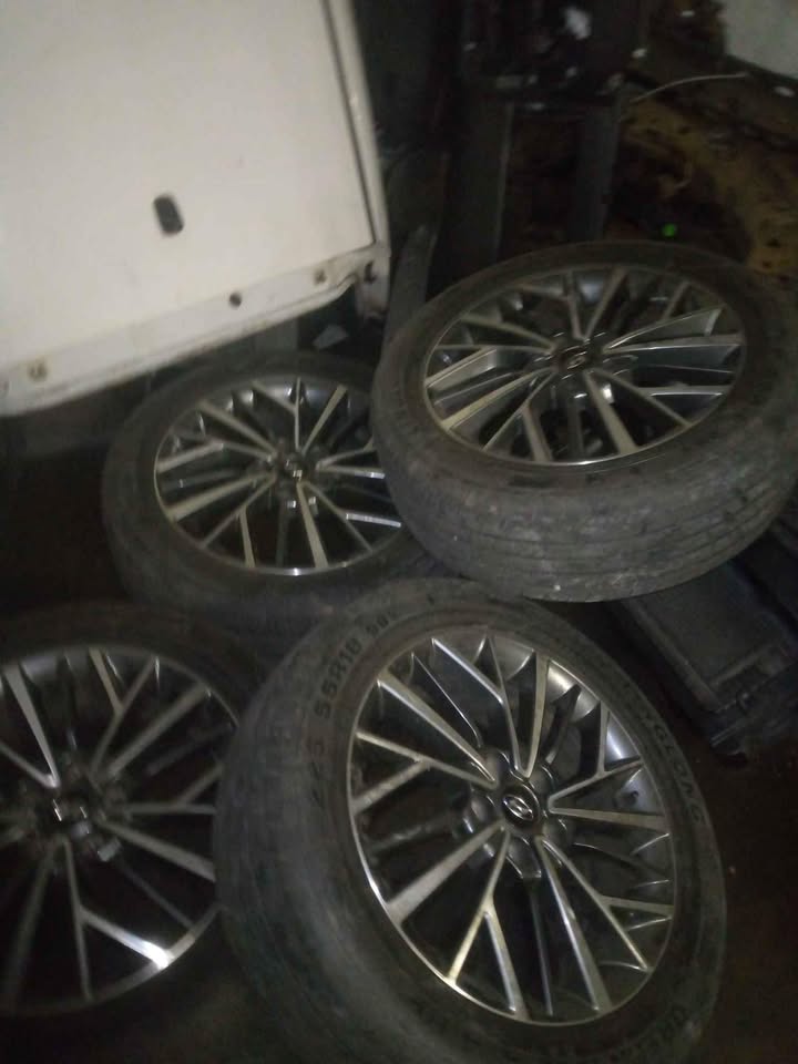 Hyundai Tucson complete tire Rims - Private Seller