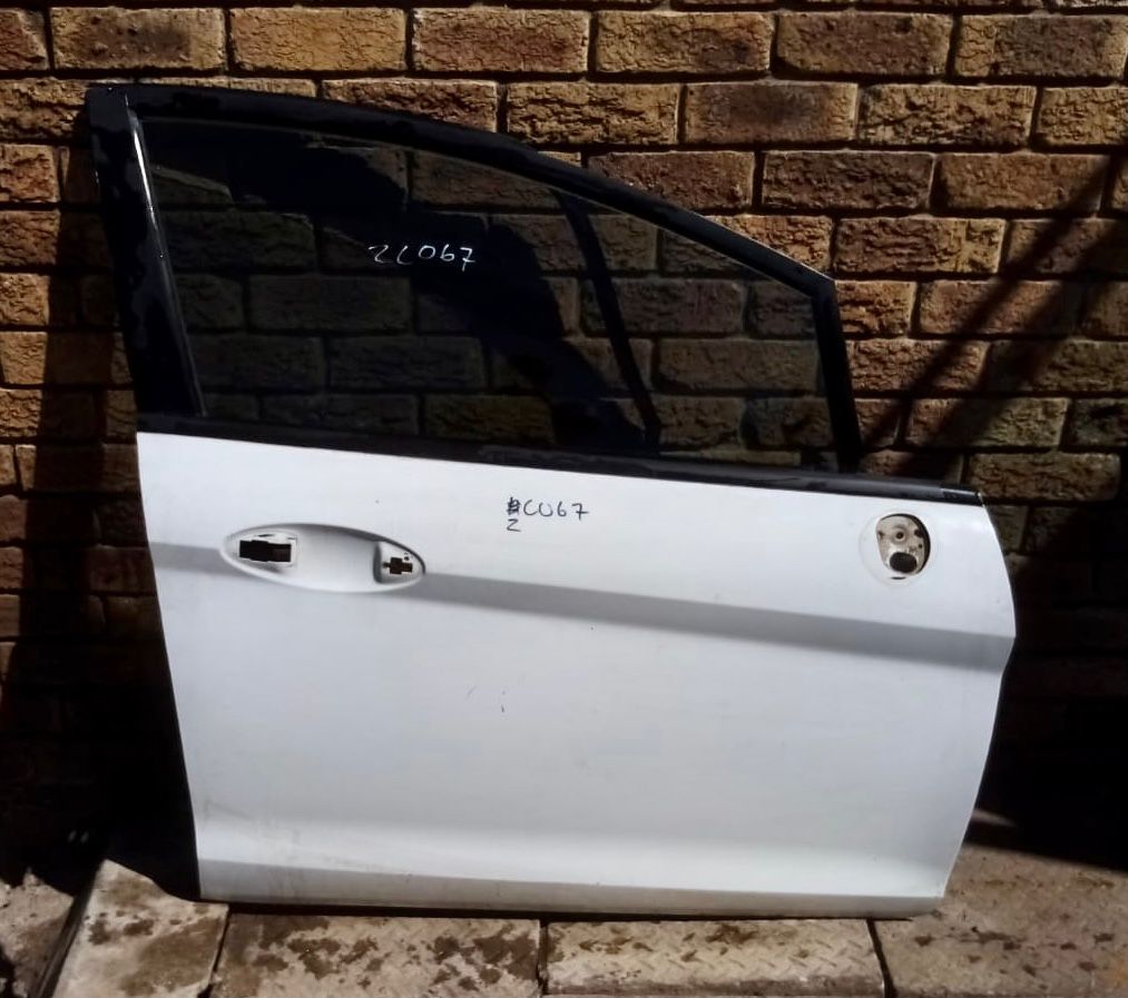 FORD FIESTA 2010 TITANIUM RF DOOR - Private Seller