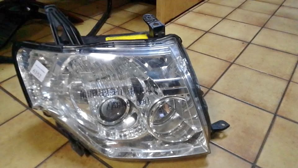 Mitsubishi Pajero headlight - Private Seller Mitsubishi Pajero headlight - Private Seller