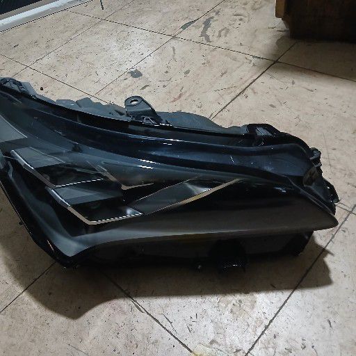 Lexus nx300 headlight - Private Seller