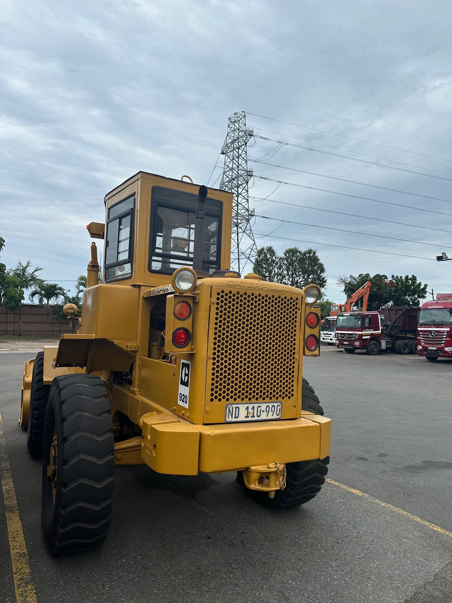 2 x Caterpillar 920 Front End wheel loaders / payloader 1975 & 1979 ...