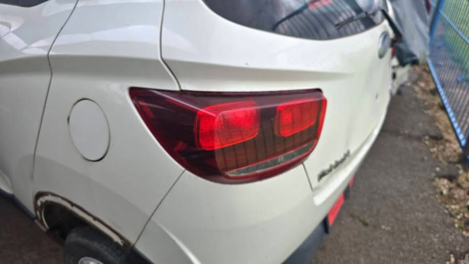 Mahindra KUV 100 tail l8ghst available - Private Seller Mahindra KUV 100 tail l8ghst available - Private Seller