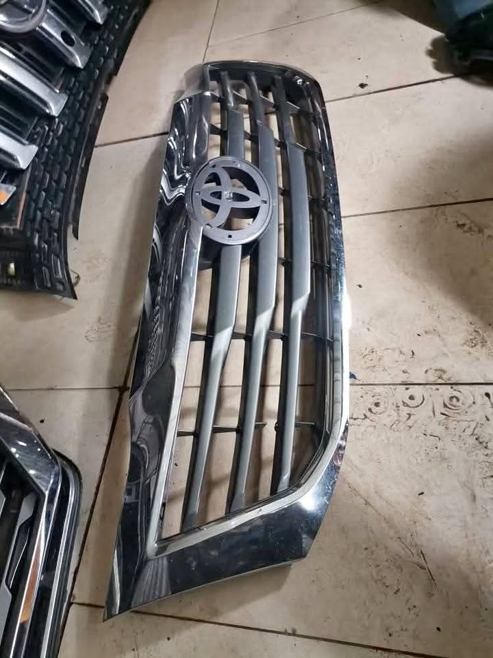 Toyota Hilux D4D Front Grille Used Auto Body Spare Parts at Sema Spare Center. - Private Seller Toyota Hilux D4D Front Grille Used Auto Body Spare Parts at Sema Spare Center. - Private Seller