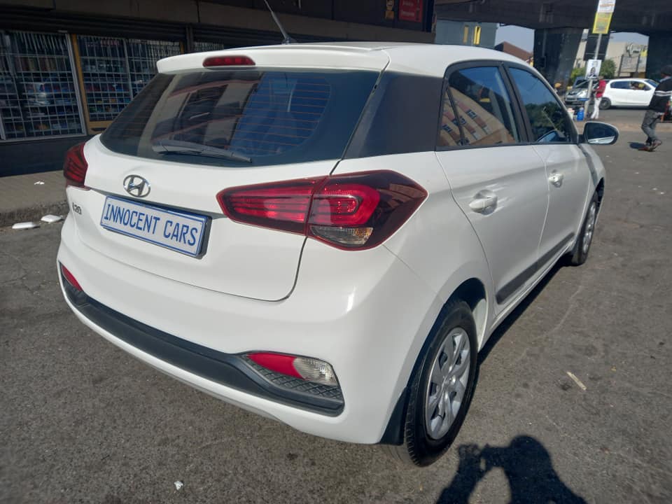 2020 HYUNDAI i20 1.2 PETROL, MANUAL, WHITE COLOR, MILEAGE 66000KM