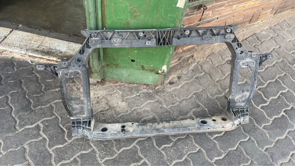 Hyundai Grand i10 cradle - Private Seller Hyundai Grand i10 cradle - Private Seller