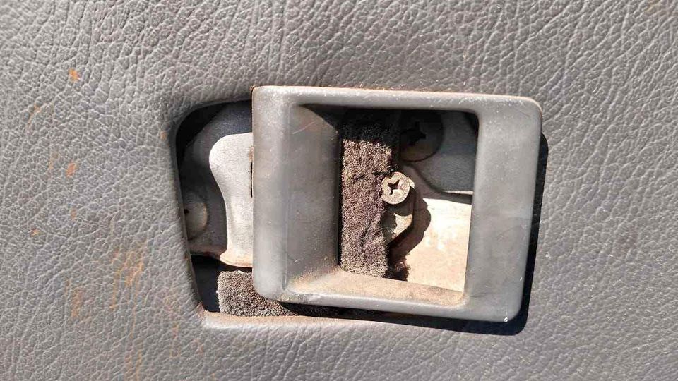 Mitsubishi Colt LHS inner door handle - Private Seller Mitsubishi Colt LHS inner door handle - Private Seller