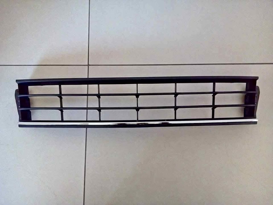 VW POLO VIVO 15 ON BRAND NEW LOWER CENTER GRILLES WITH CHROME LINE