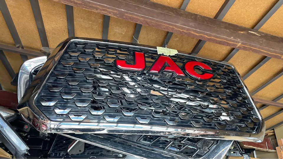 JAC T8 grill - Private Seller JAC T8 grill - Private Seller