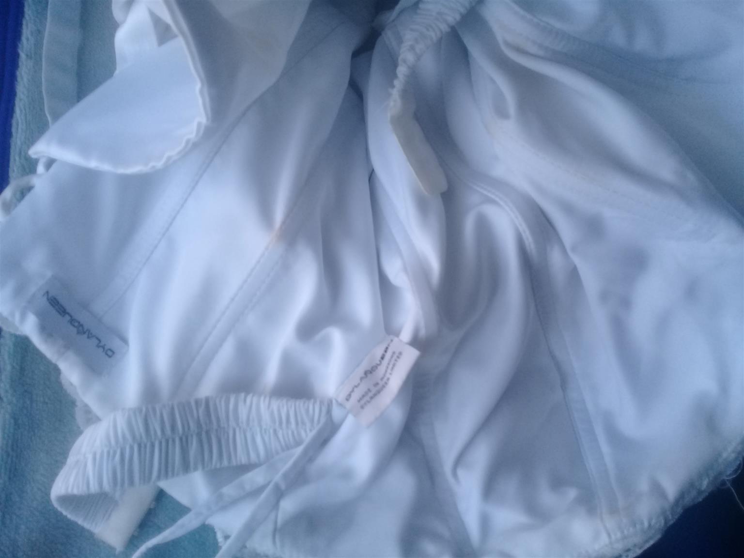 Selling  a wedding dress still in good condition 