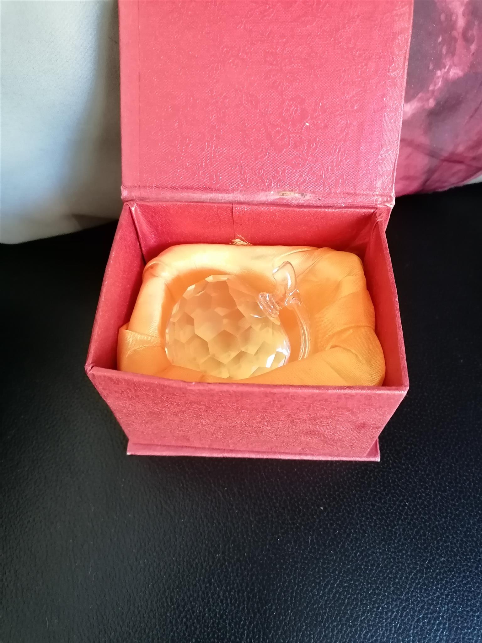 Crystal Paper weight - Apple shaped