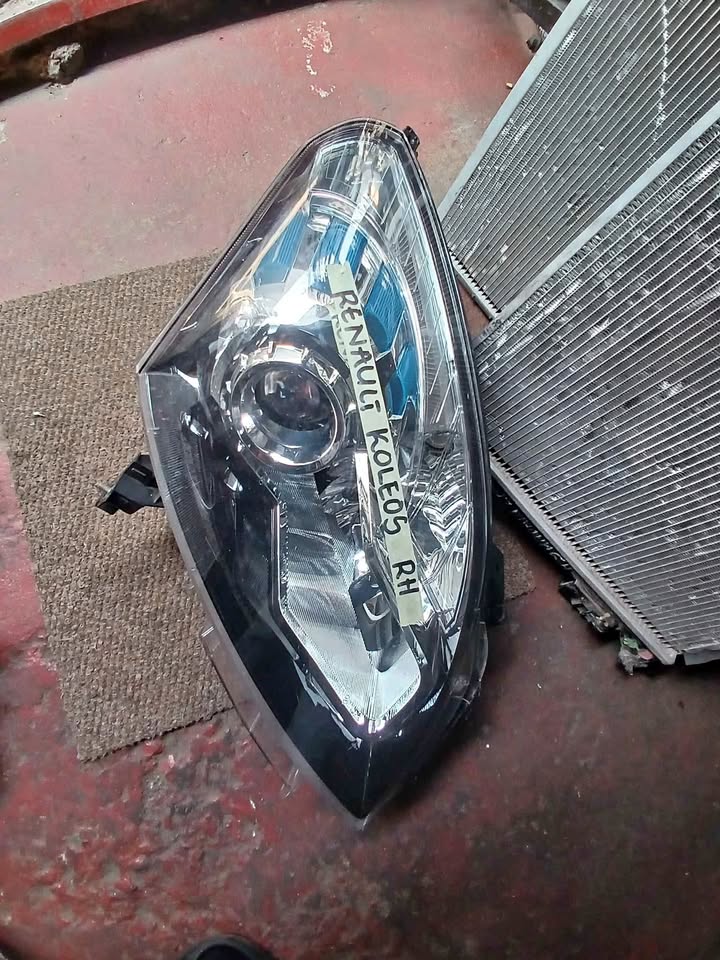 RENAULT KOLEOS 2008-2015 HEADLIGHTS - Private Seller RENAULT KOLEOS 2008-2015 HEADLIGHTS - Private Seller