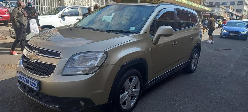 2012 CHEVROLET ORLANDO 1.8 MANUAL, PETROL, GOLD COLOUR