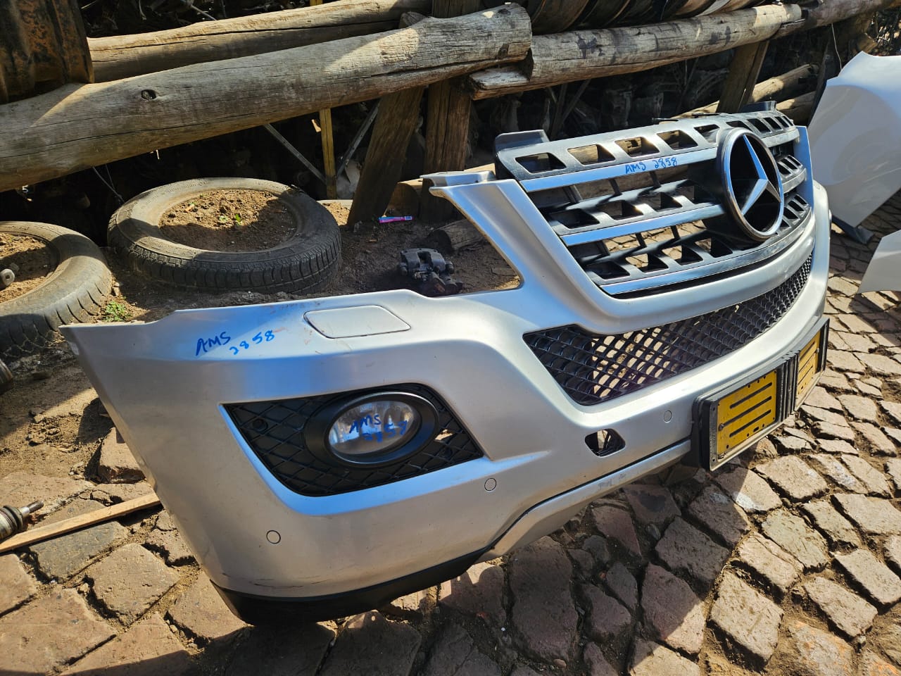 Mercedes-Benz ML350 W164 2010 used front bumper for sale.