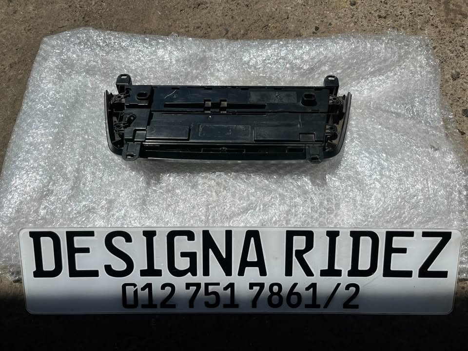 BMW F82 M4 LCI RADIO HVAC CLIMATE CONTROL SWITCH PANEL AVAILABLE. - Private Seller BMW F82 M4 LCI RADIO HVAC CLIMATE CONTROL SWITCH PANEL AVAILABLE. - Private Seller