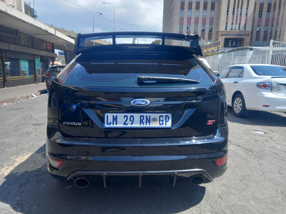 2011 FORD FOCUS ST2, 2.5 PETROL, MANUAL TRANSMISSION, BLACK COLOUR