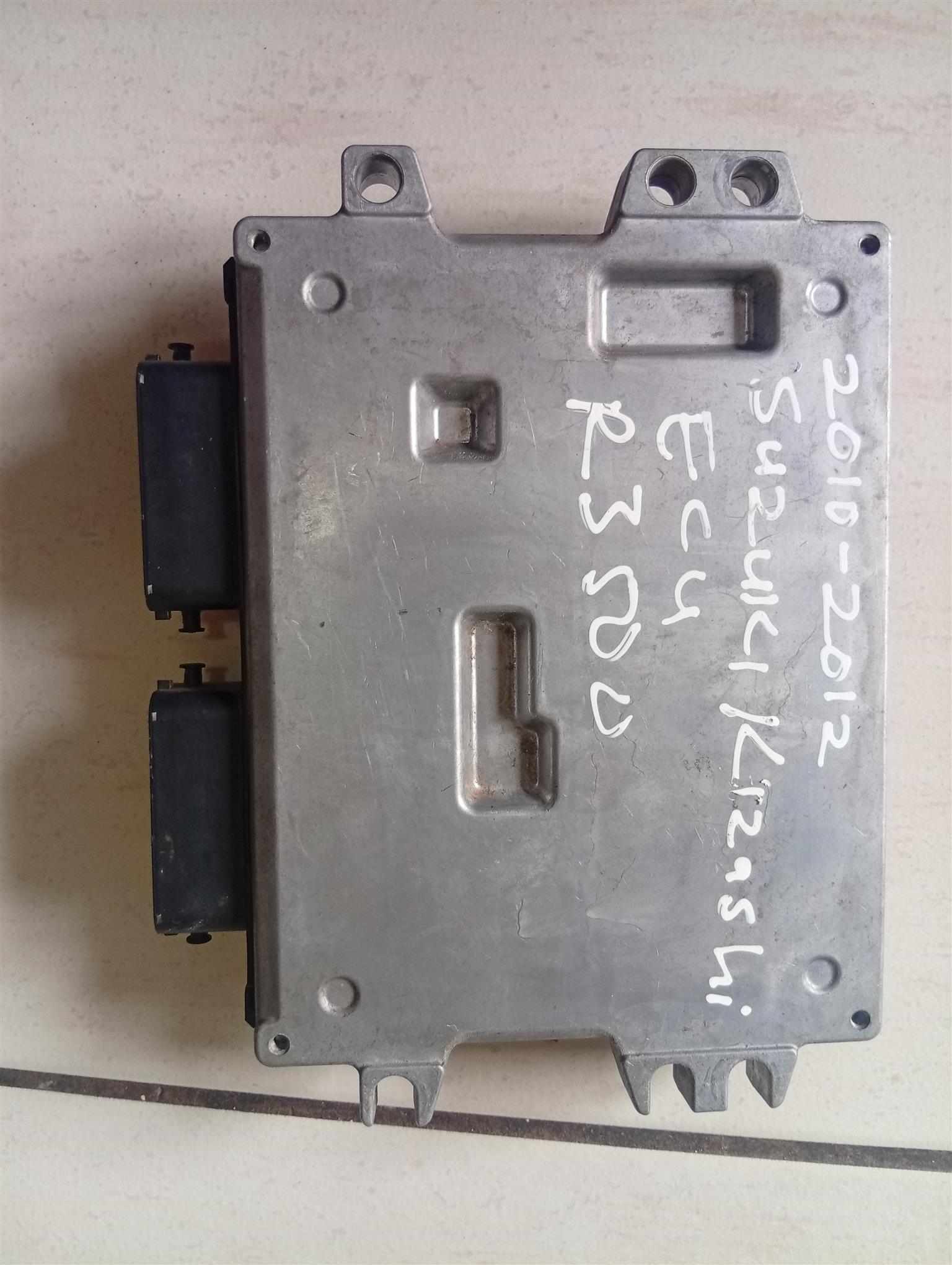 2010-2012 Suzuki kizashi ECU computer box 33910-57L0 112400-2850 W1 242850L - Private Seller 2010-2012 Suzuki kizashi ECU computer box 33910-57L0 112400-2850 W1 242850L - Private Seller