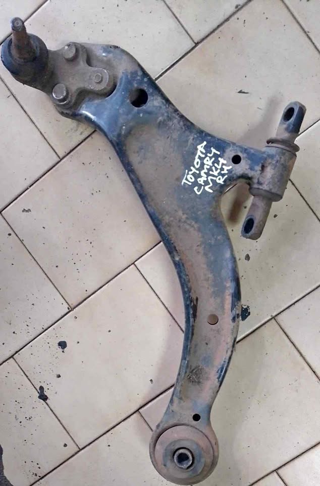 Toyota Camry Mk4 RHS control arm