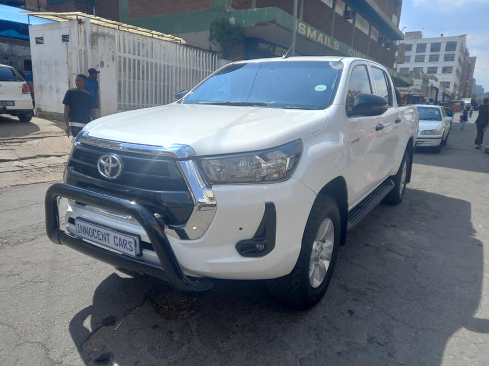 2020 TOYOTA HILUX 2.4 GD6 DIESEL DOUBLE CAB MILEAGE 106000KM, WHITE COLOR