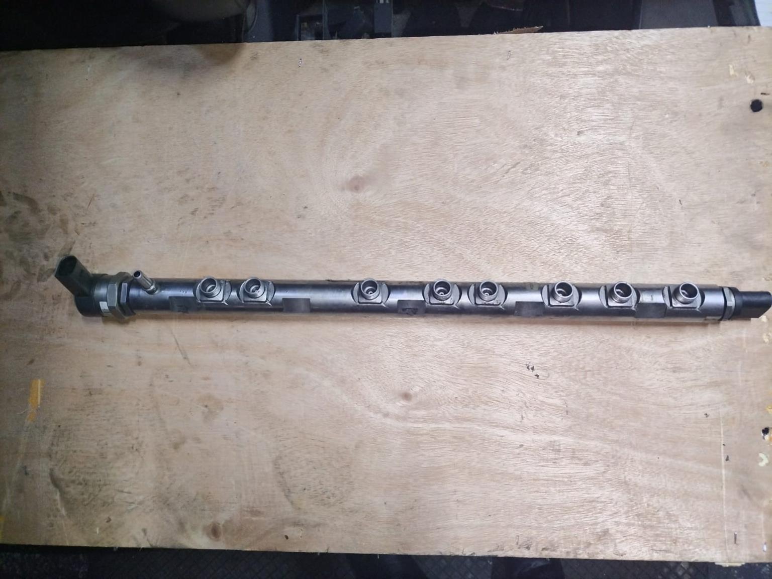 BMW X5 N57 Diesel Injector Common Rail with Sensor for Sale - Private Seller BMW X5 N57 Diesel Injector Common Rail with Sensor for Sale - Private Seller