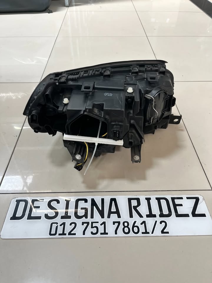 BMW E83 X3 PRE-LCI (LEFT) HEADLIGHT AVAILABLE. - Private Seller