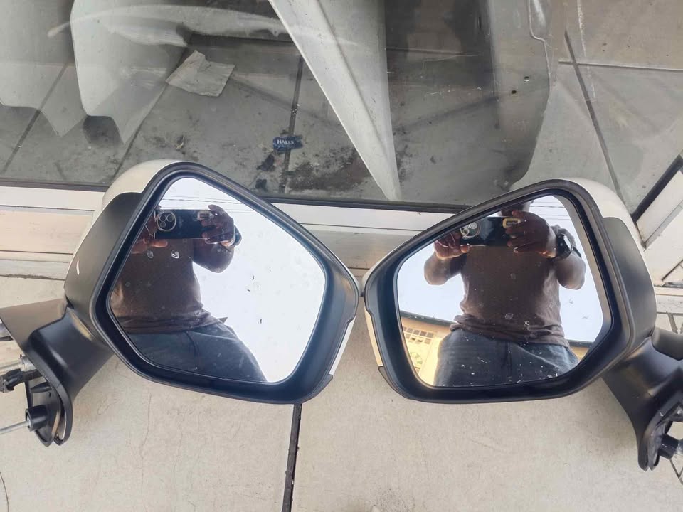 Toyota Landcruiser L C300 2024 side mirrors - Private Seller Toyota Landcruiser L C300 2024 side mirrors - Private Seller