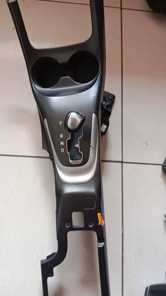 Original complete gear lever with case for Dodge journey 2012 - Private Seller Original complete gear lever with case for Dodge journey 2012 - Private Seller