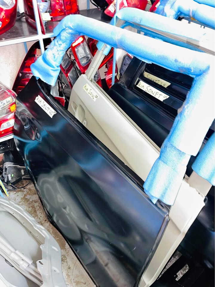 Kia Seltos back door - Private Seller Kia Seltos back door - Private Seller