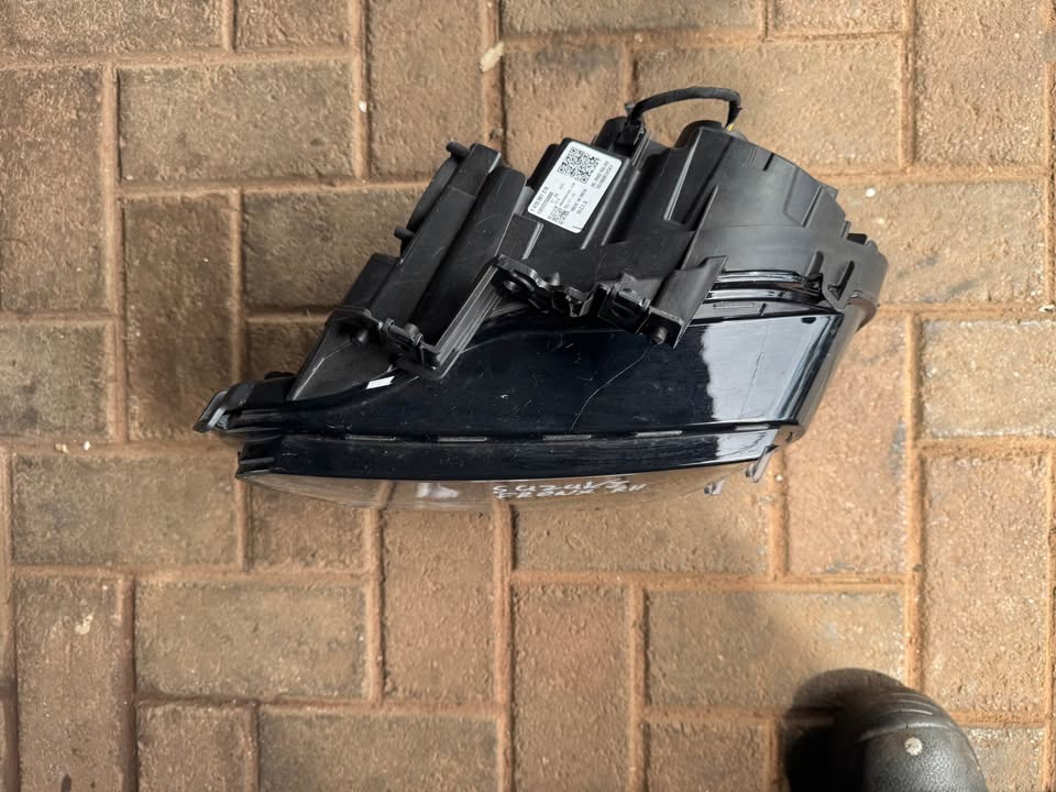Suzuki Fronx Right Headlight - Private Seller Suzuki Fronx Right Headlight - Private Seller