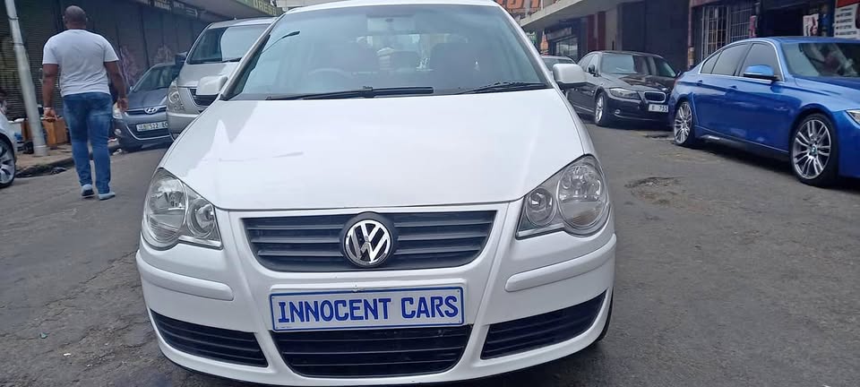 2011 VW POLO VIVO 1.4 PETROL ENGINE, MANUAL, WHITE COLOUR, 86000KM LEATHER SEATS 2011 VW POLO VIVO 1.4 PETROL ENGINE, MANUAL, WHITE COLOUR, 86000KM LEATHER SEATS
