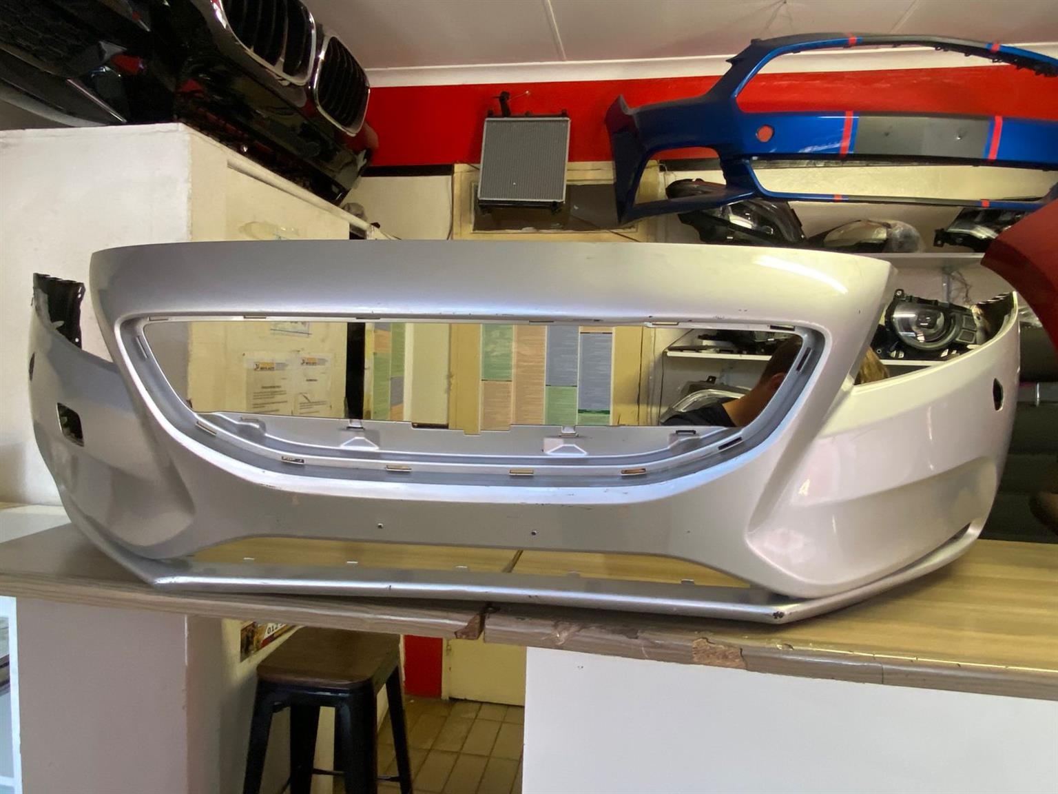 2019 VOLVO V40 FRONT BUMPER AVAILABLE FOR SALE - Private Seller