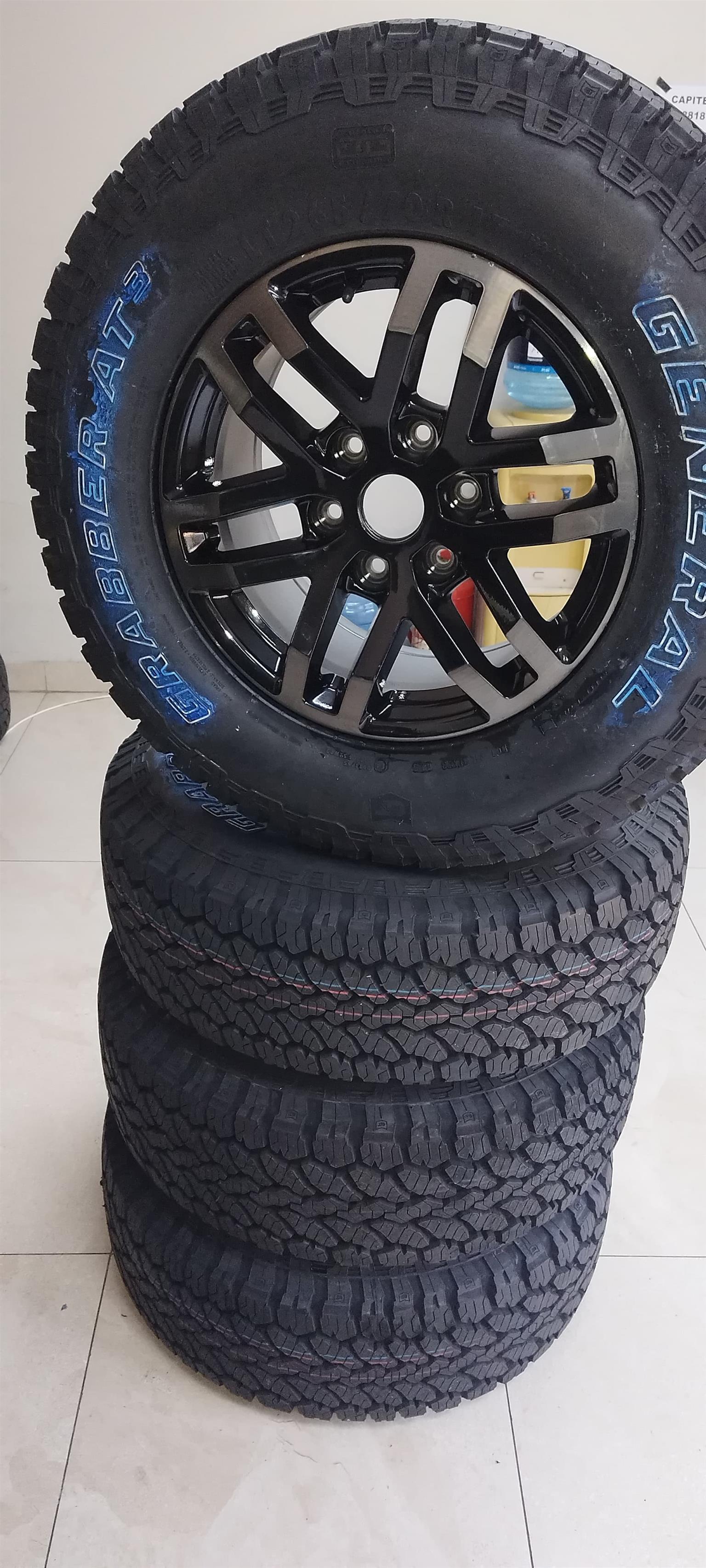 General Graber 265/70 R17 with raptor rim