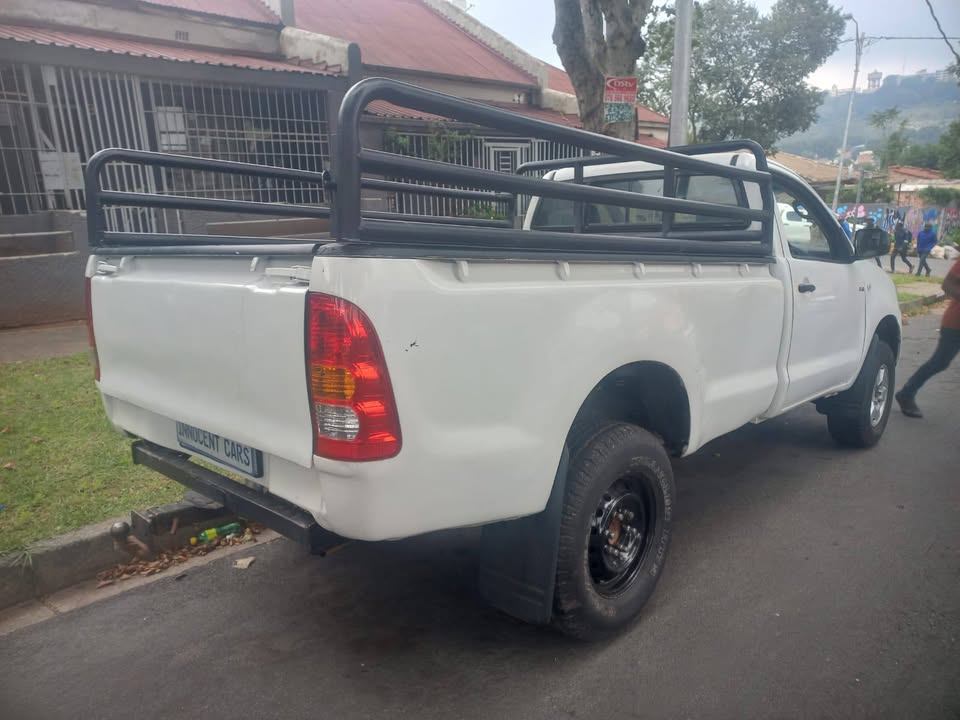 2011 TOYOTA HILUX S-CAB 2.5 D4D Diesel, Manual 4X4, White Color, Mileage