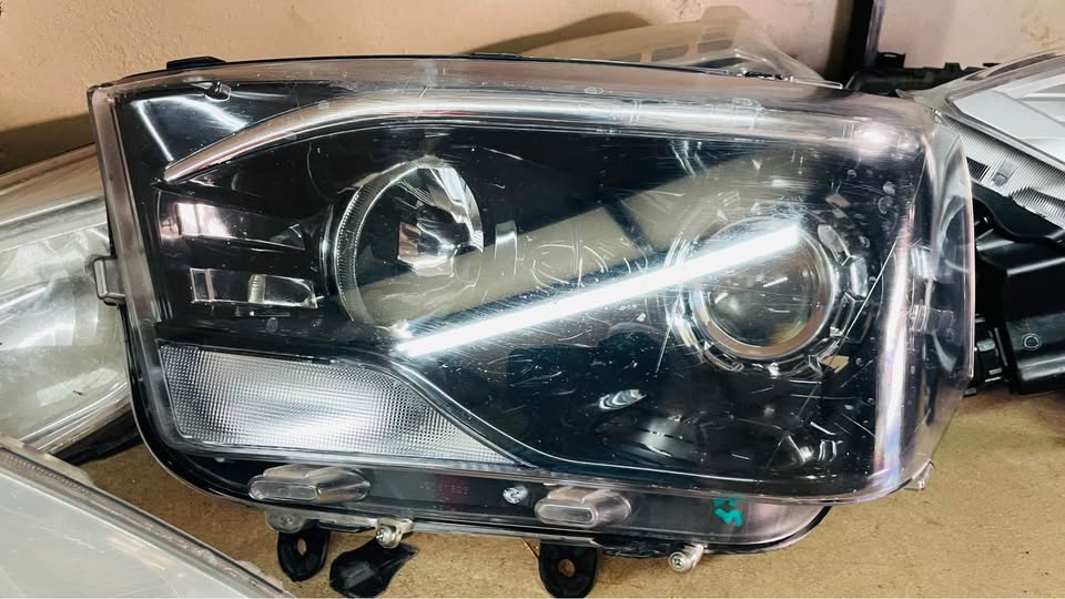 MAHINDRA SCORPIO HEADLIGHT - Private Seller MAHINDRA SCORPIO HEADLIGHT - Private Seller