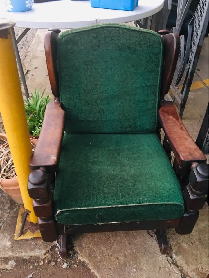Auntique chair