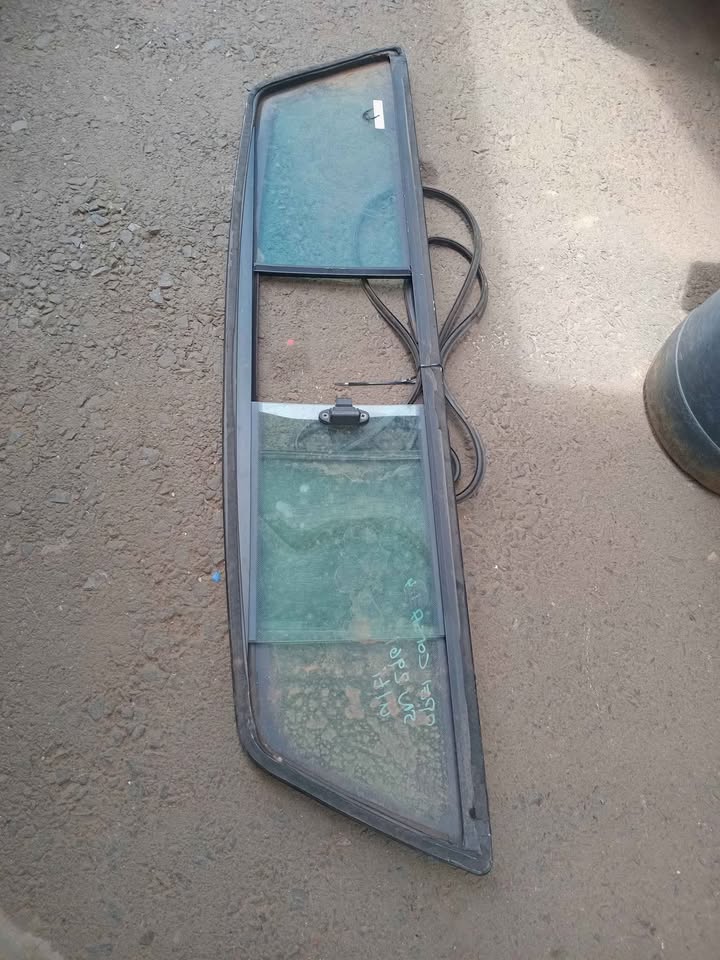 2008 opel corsa gamma bakkie cap glass for sale WhatsApp or cell - Private Seller