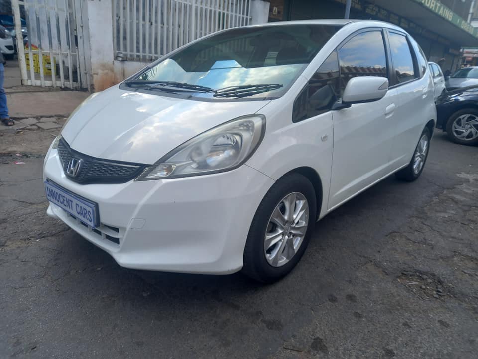 2012 HONDA JAZZ 1.3 PETROL, MANUAL TRANSMISSION, WHITE COLOUR