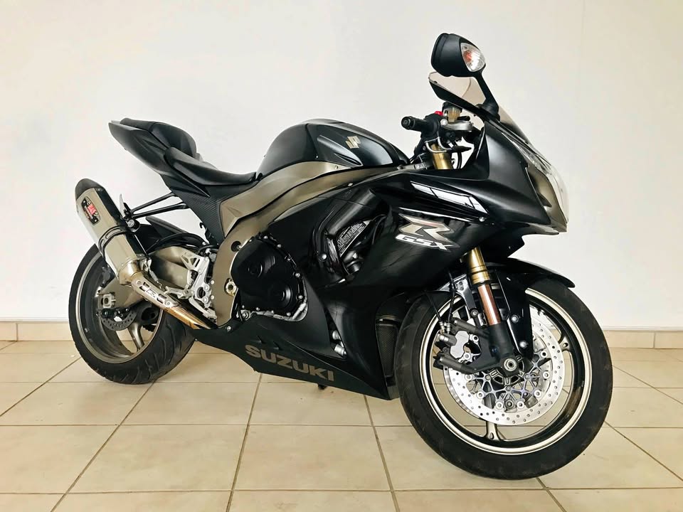 SUZUKI GSXR 1000 L0 - Private Seller