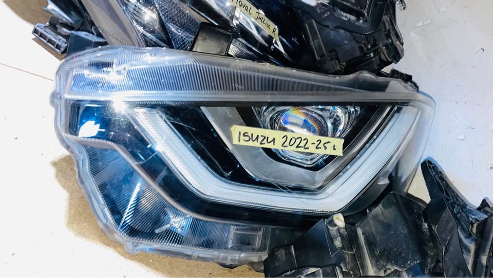 Isuzu D-Max LED HEADLIGHT - Private Seller Isuzu D-Max LED HEADLIGHT - Private Seller