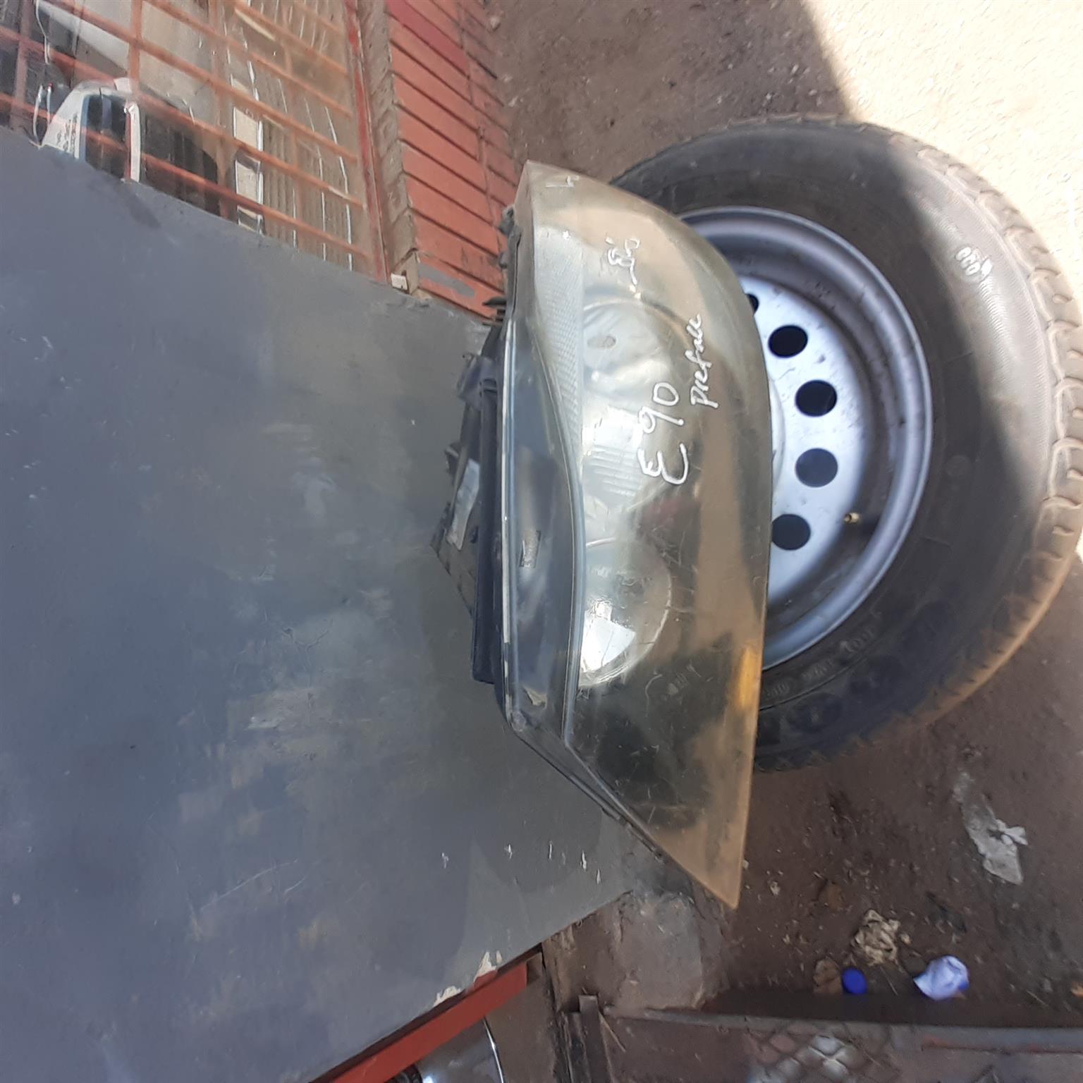 BMW E90 PREFACE 2005 RIGHT HEADLIGFOR SALE DELIVERY AVAILABLE COUNTRY WIDE - Private Seller BMW E90 PREFACE 2005 RIGHT HEADLIGFOR SALE DELIVERY AVAILABLE COUNTRY WIDE - Private Seller