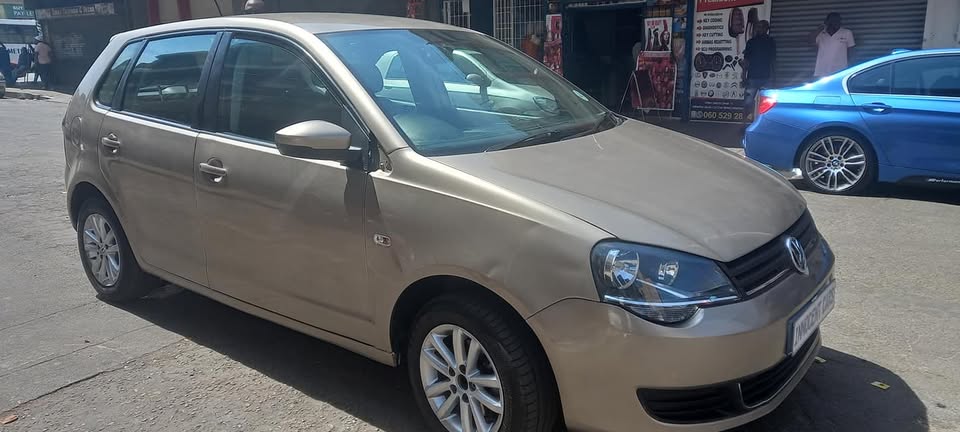 2014 POLO VIVO 1.4 MANUAL TRANSMISSION, GOLD COLOUR, 76000KM