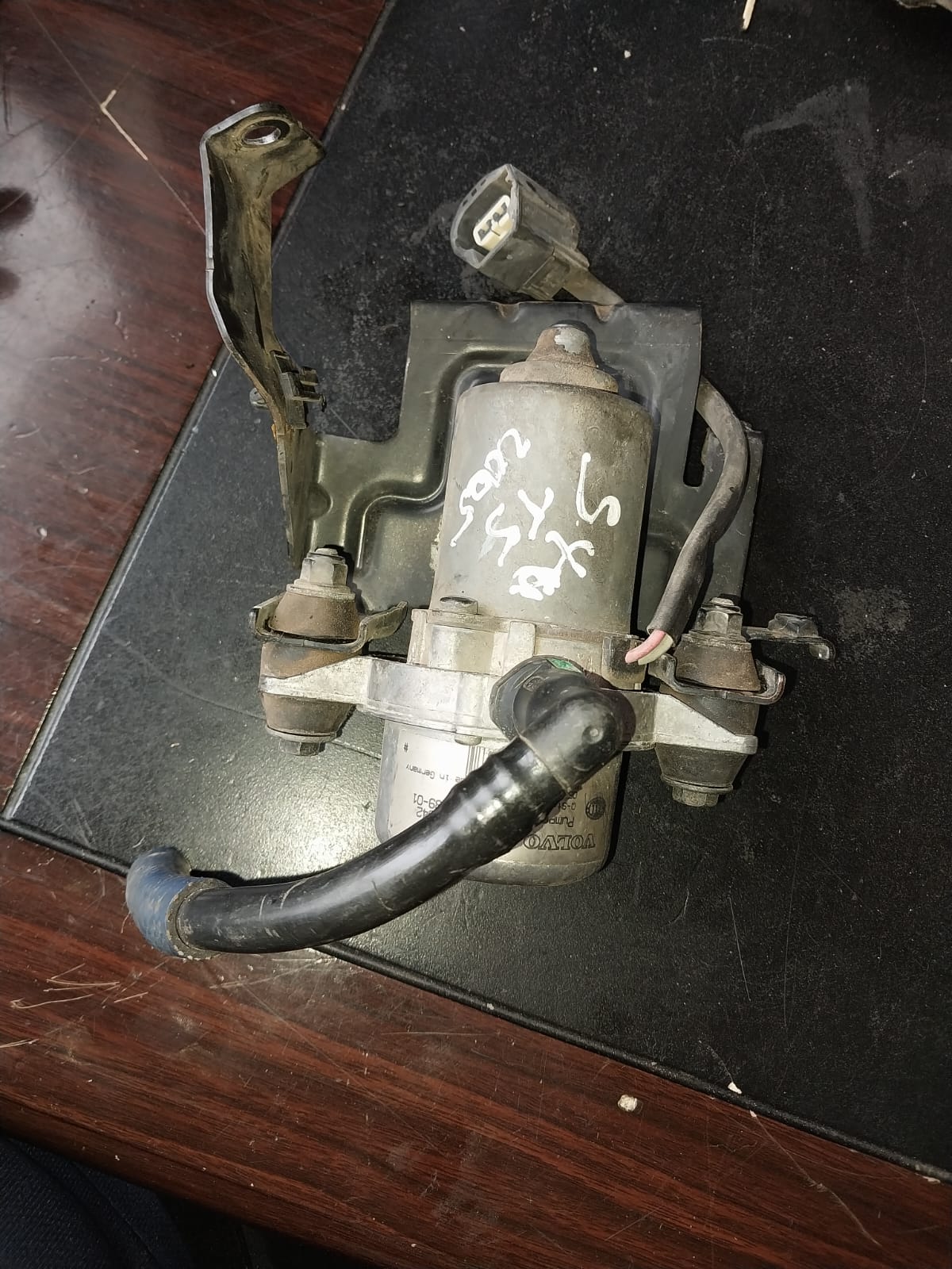 Volvo S40 T5 2005 Vacuum pump for sale - Private Seller