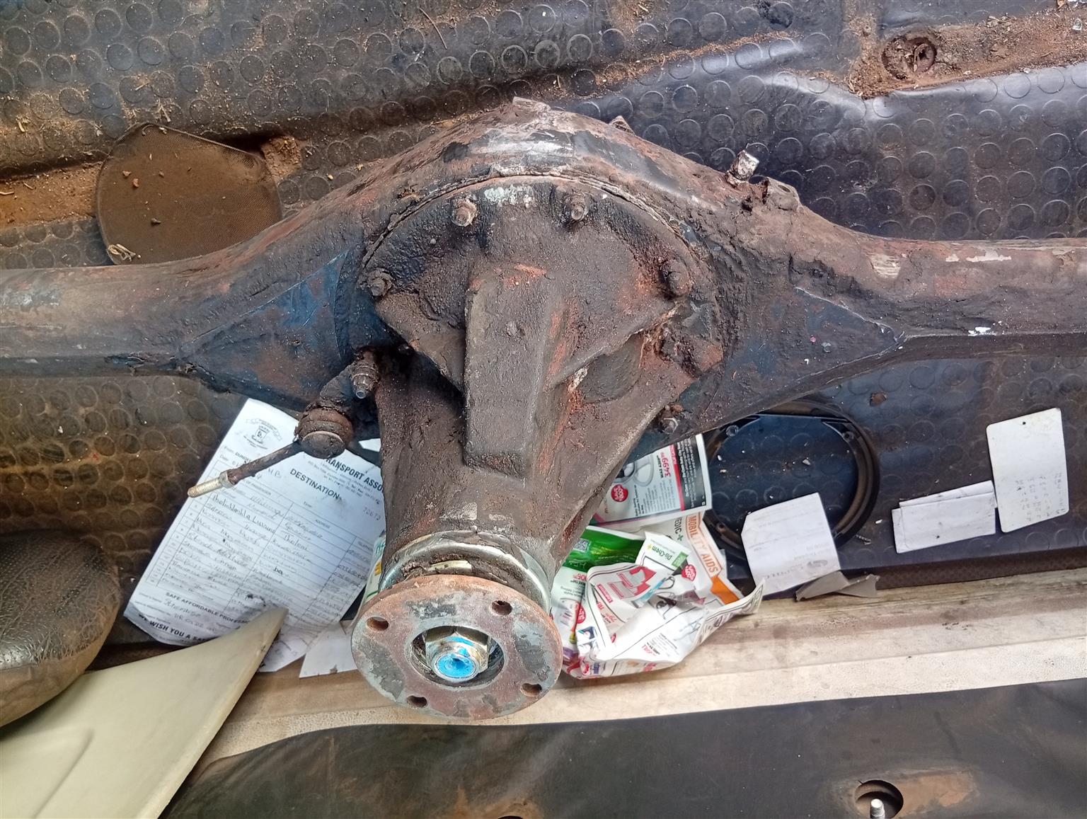 2012 Toyota quantum  rear wheel axel - Private Seller