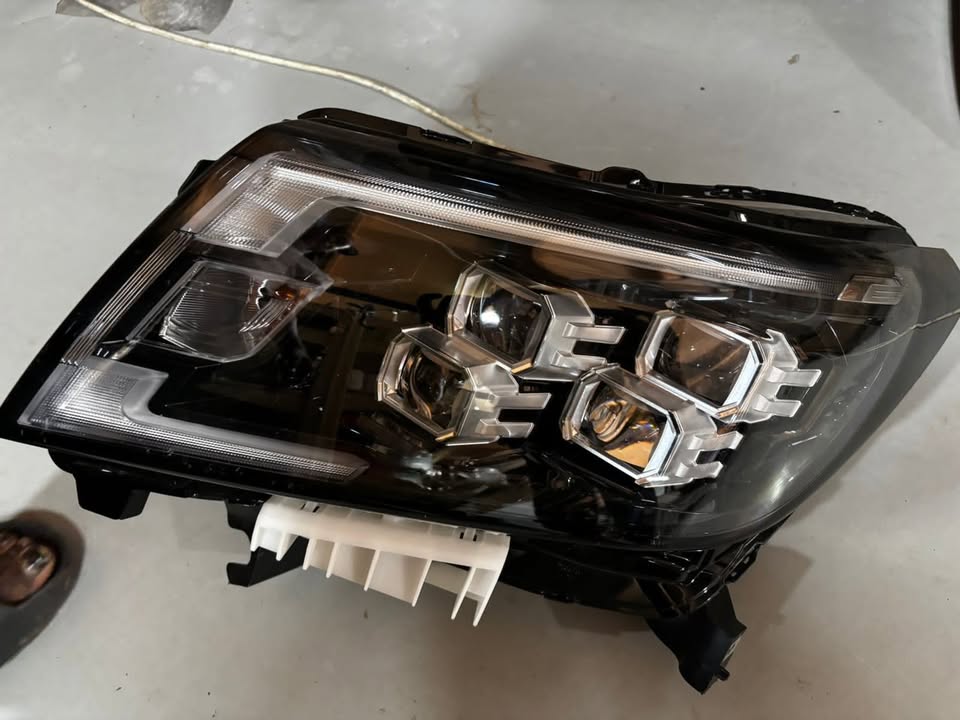 2023 NISSAN NAVARA HEADLIGHT - Private Seller 2023 NISSAN NAVARA HEADLIGHT - Private Seller