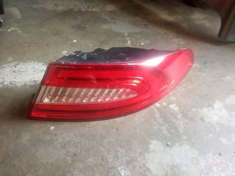 2011-2016 JAGUAR XF RIGHT SIDE TAILLIGHT FOR SALE