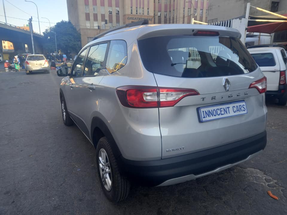 2024 RENAULT TRIBER 1.0 PETROL,  MANUAL, SILVER COLOR, MILEAGE 3000
